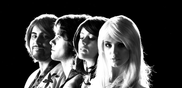4 heads photo